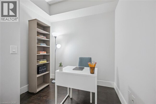 Photo du bâtiment - 15 Prince Albert Blvd