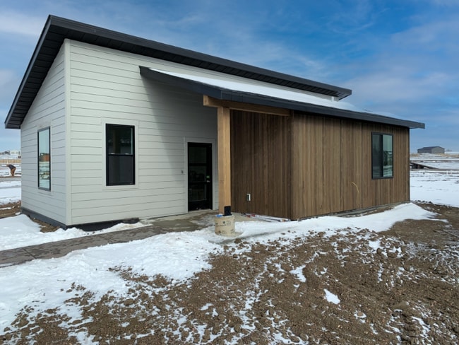 Building Photo - 1405 Windsor Dr