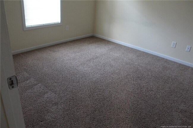 Foto del edificio - 3705a Hillcrest Dr