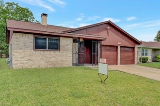 Building Photo - 12718 Panay Dr
