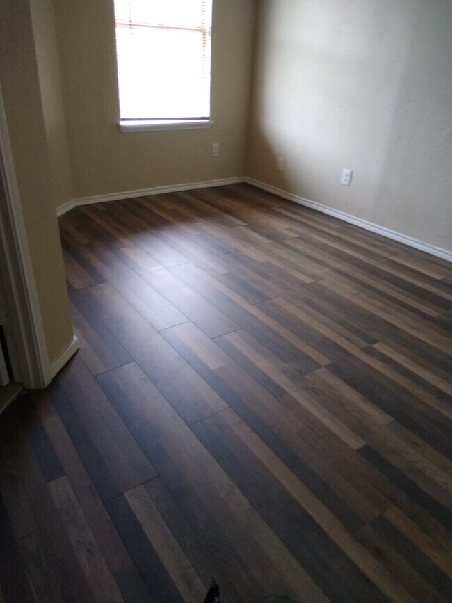 Foto del edificio - 9727 Sycamore Dr