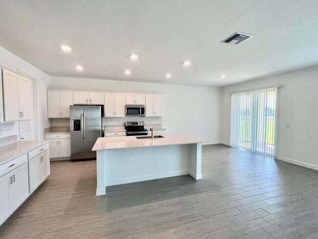 Building Photo - 12712 NW Copper Creek Dr