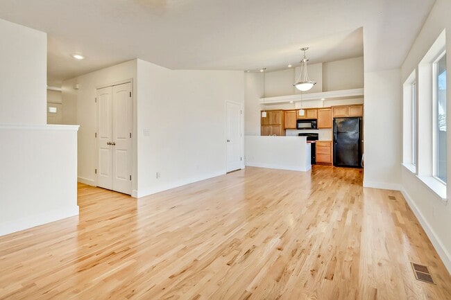 Building Photo - 4552 W Kendall St
