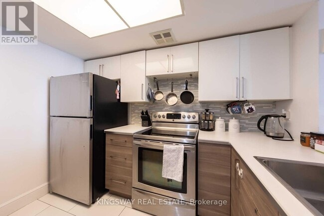 Building Photo - 300 Webb Dr