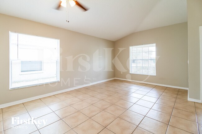 Foto del edificio - 3924 Benson Park Blvd