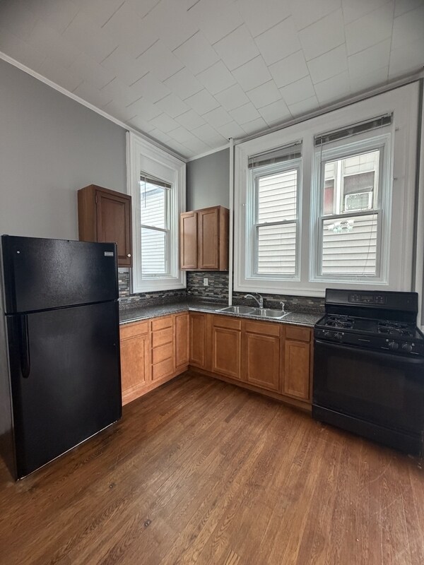 Foto del edificio - 240 Saratoga St