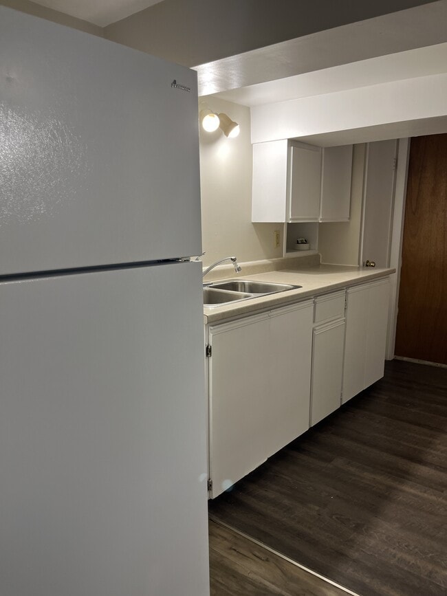 Building Photo - 381 D'Arcy St