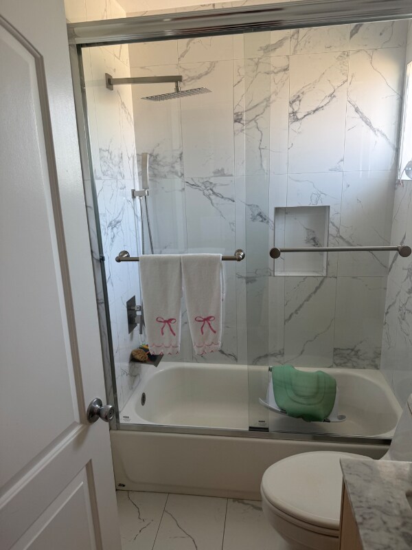 Building Photo - 15053 Victory Blvd