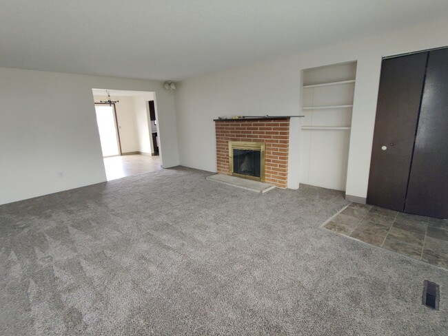 Building Photo - Duplex with garage and fenced yard and upd...