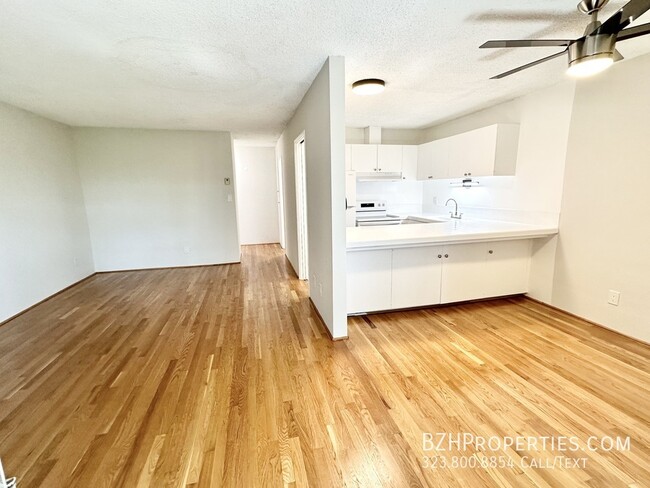 Building Photo - Updated 1Bedroom 1Bathroom In Prime West H...