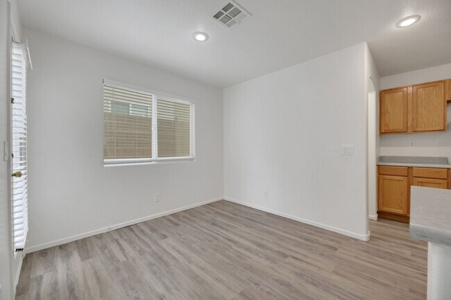 Foto del edificio - Rehabbed 3 Bedroom Rhodes Ranch Beauty!