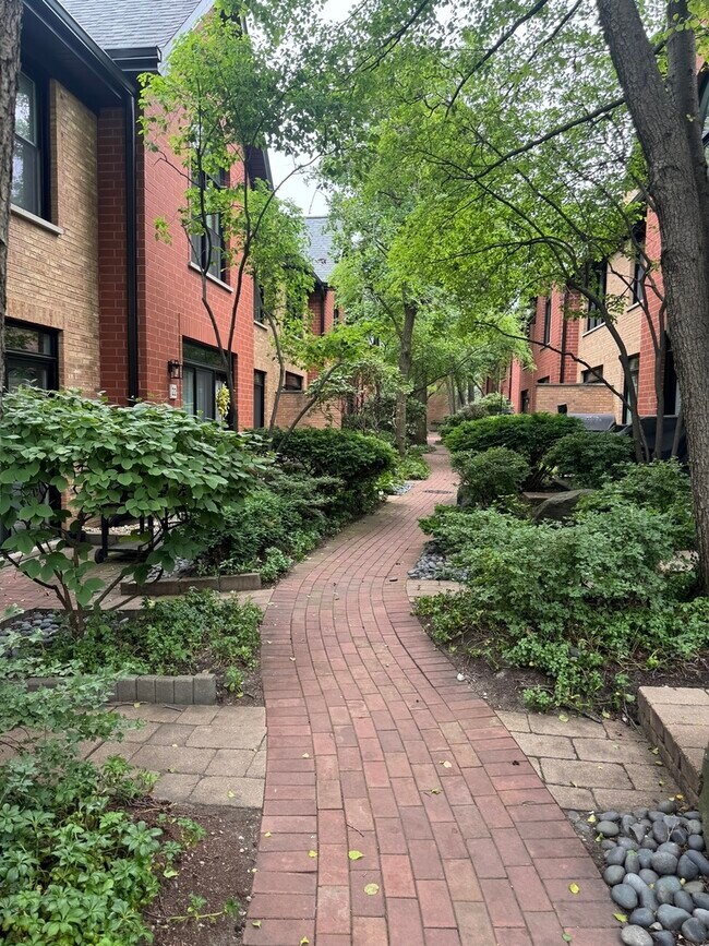 Foto del edificio - 1801 W Diversey Pkwy