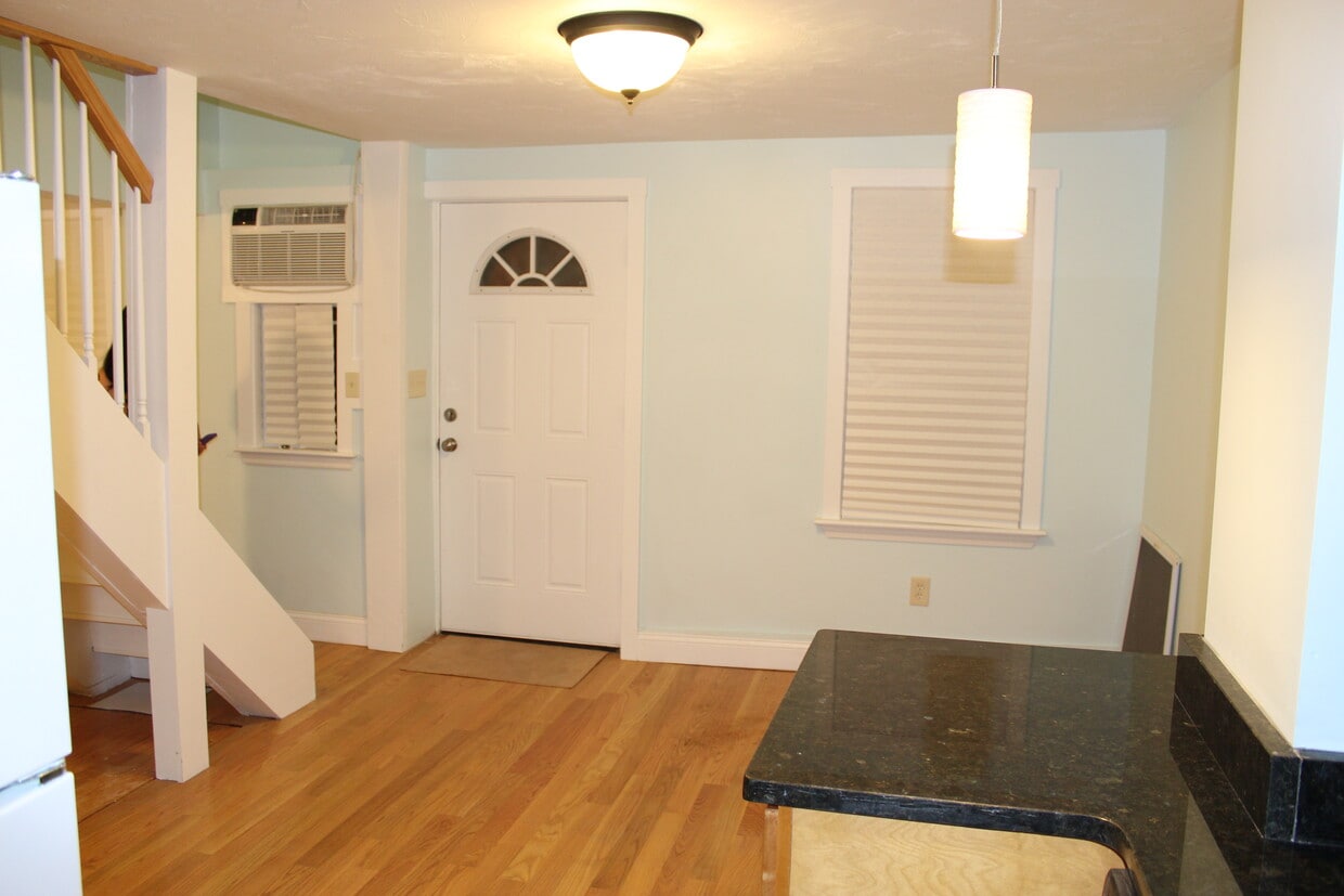 Primary Photo - 4 Fort Ln