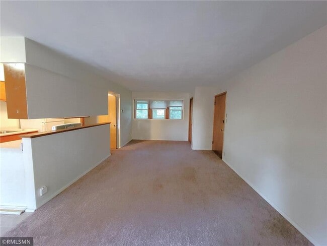 Building Photo - 545 Birchcrest Dr