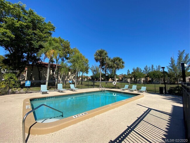 Building Photo - 1201 Lake Victoria Dr
