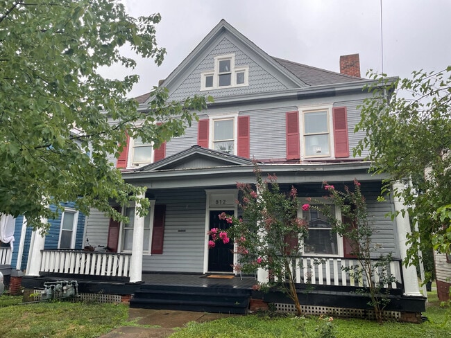 812 Marshall Exterior - 812 Marshall Ave SW