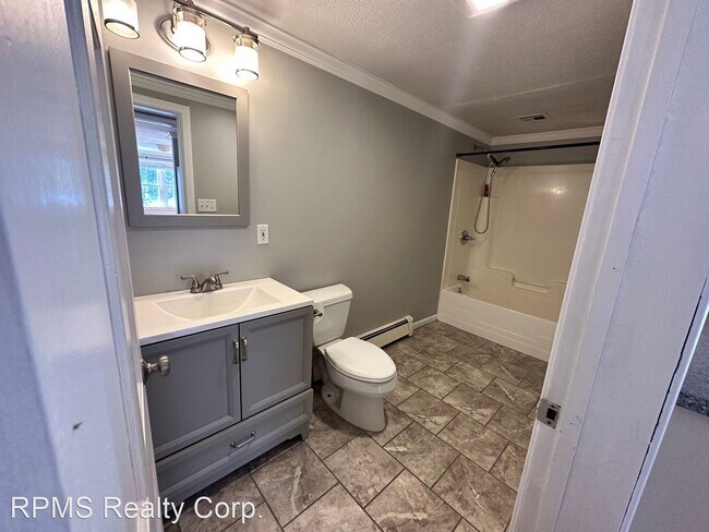 Foto del edificio - 2 br, 1 bath House - 40 Blackstrap Rd Apt A