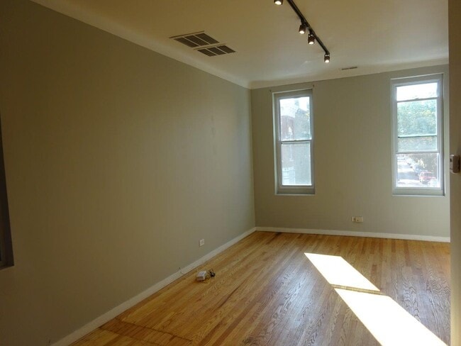 Foto del edificio - 1935 N Damen Ave