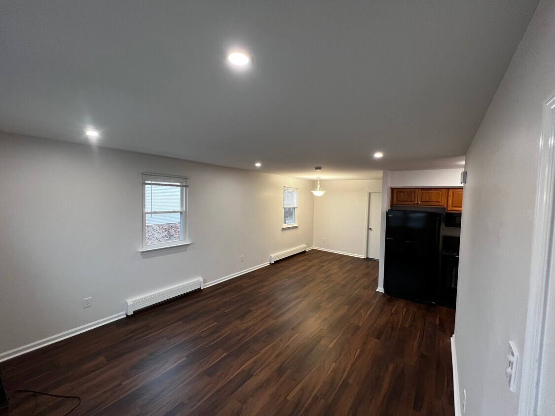 Living Room - 50 Thomas Rd