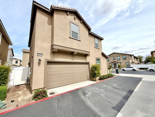 Foto del edificio - 3 bedroom Solar Home in Heirloom Farms for LEASE!
