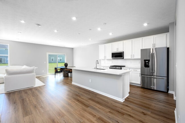 Building Photo - 1573 Crest Dr