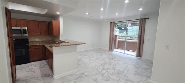 Foto del edificio - 330 Las Colinas Blvd E