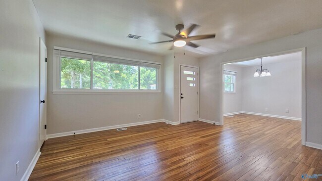 Foto del edificio - 3725 Broadmor Rd NW