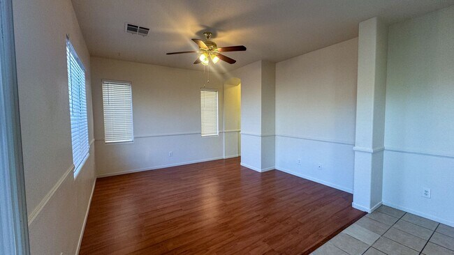 Foto del edificio - 3 bed, 2.5 bath, 1,746 sq ft home in southwest Las Vegas