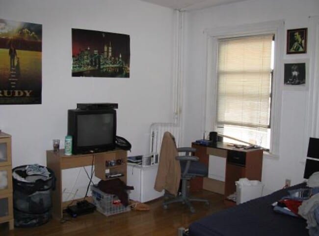 Building Photo - 18 Glenville Ave