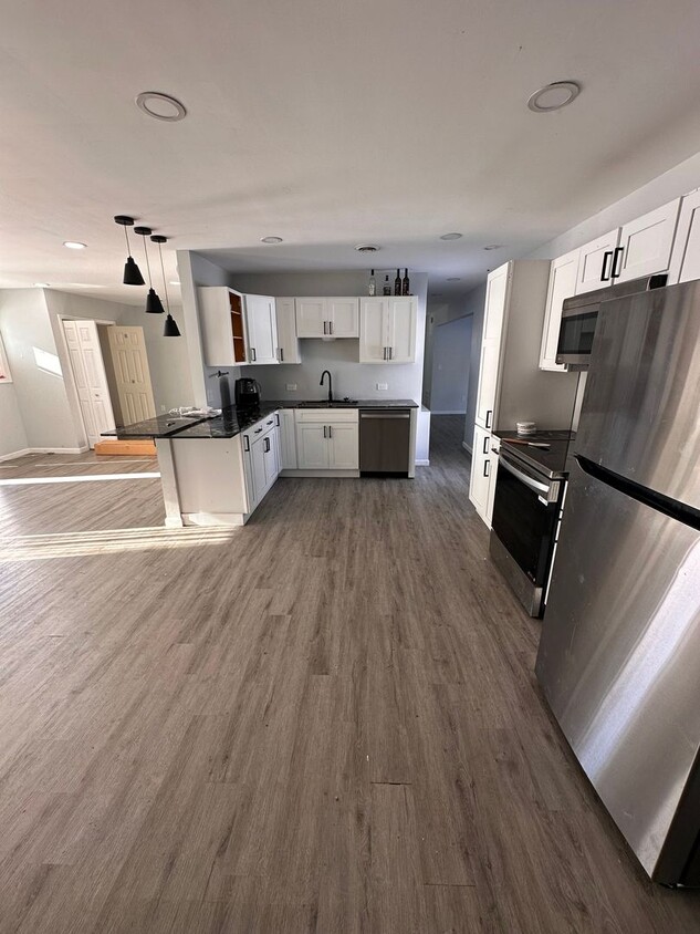 Primary Photo - 3 Bedroom house