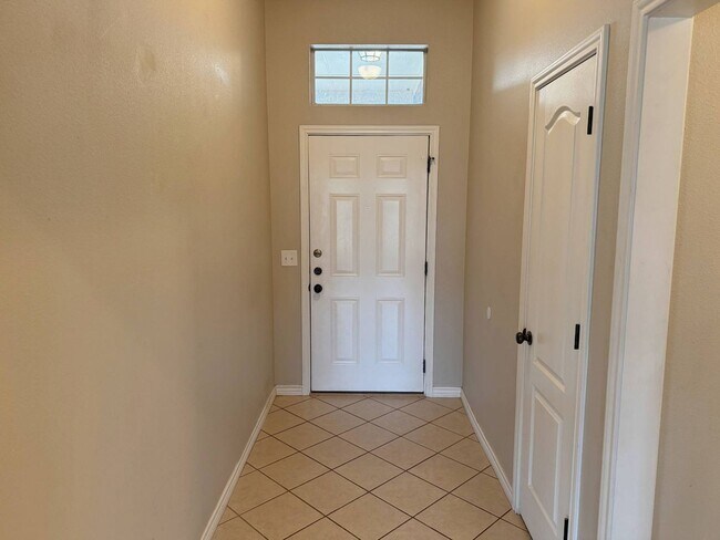 Foto del edificio - Beautiful 4 Bed 2 Bath home in Patriot Place!