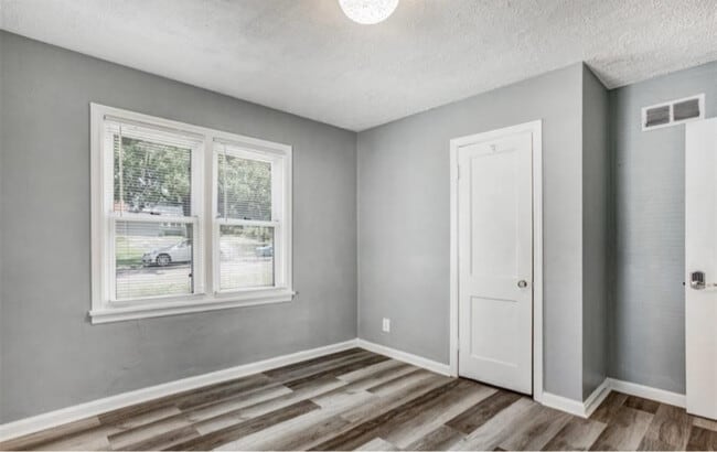 Building Photo - 2431 Gass Ave
