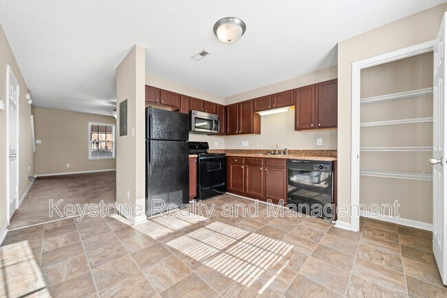 Foto del edificio - 816 Oak Arbor Ct