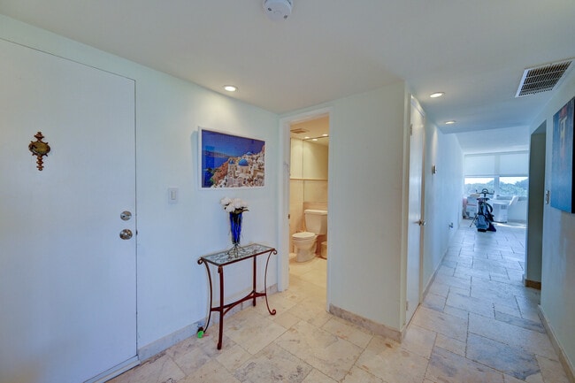 Building Photo - 888 Intracoastal Dr