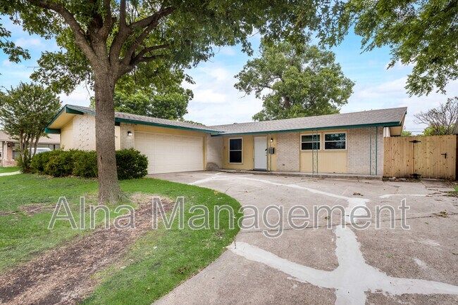 Building Photo - 2402 Scotswood Dr