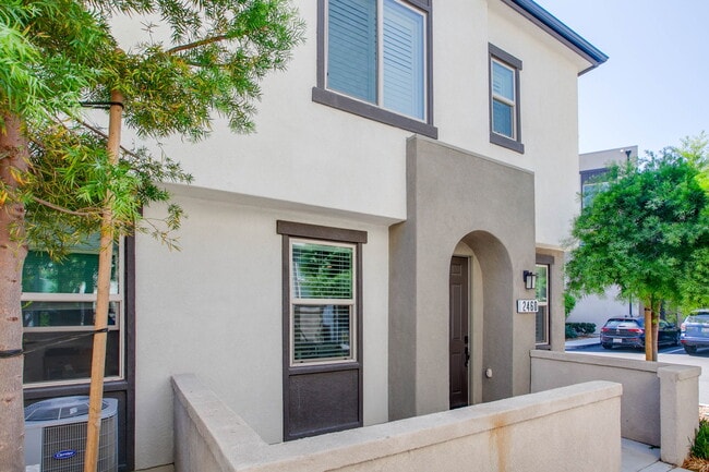 Building Photo - 2460 Solara Ln