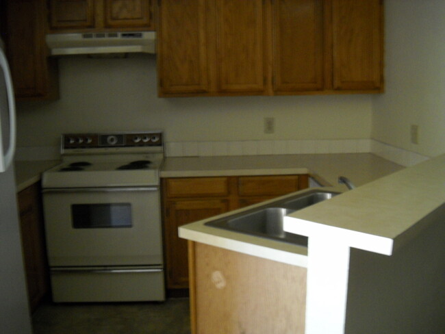 Building Photo - 909 Bruce Way
