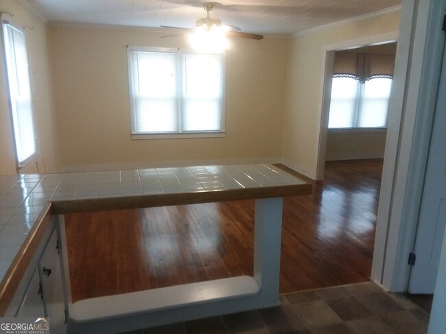 Building Photo - 101 Turner St