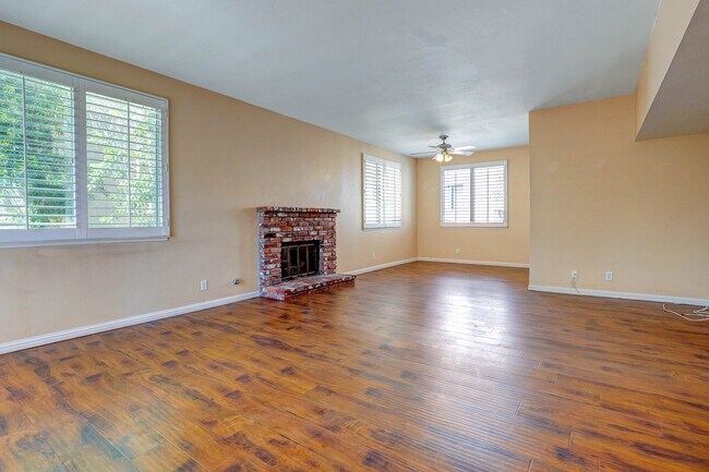 Foto del edificio - 13901 Olive View Ln