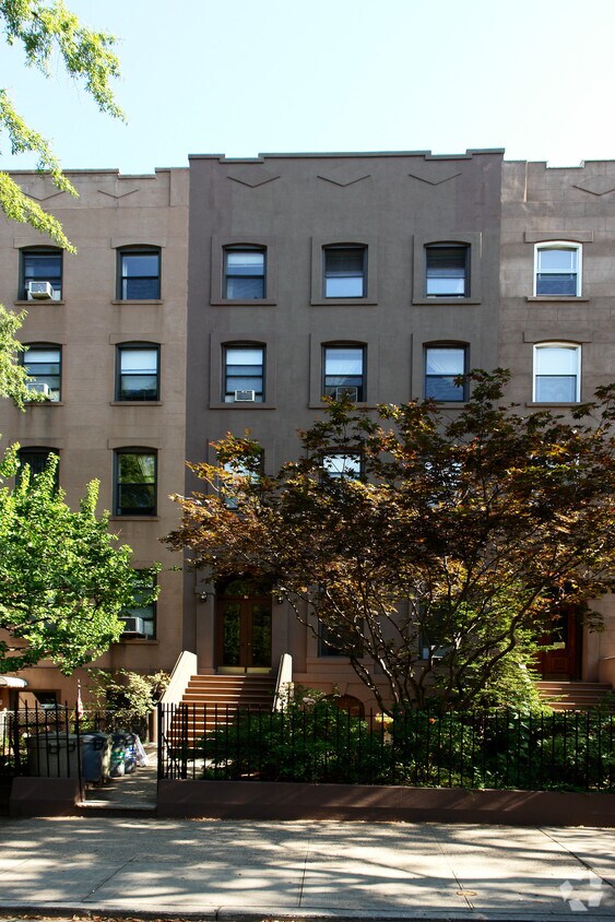 Building Photo - 81 1st Pl