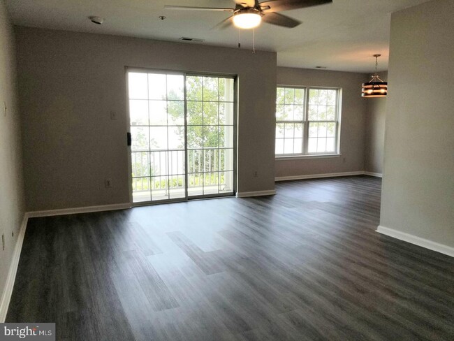 Building Photo - 5202 Riverfront Dr
