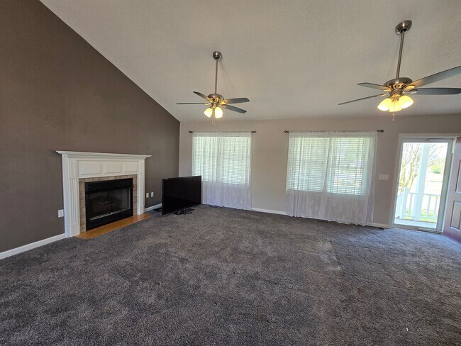 Building Photo - Just Minutes to the USCG Base Like New 3 Bed, 2.5 Bath Ranch