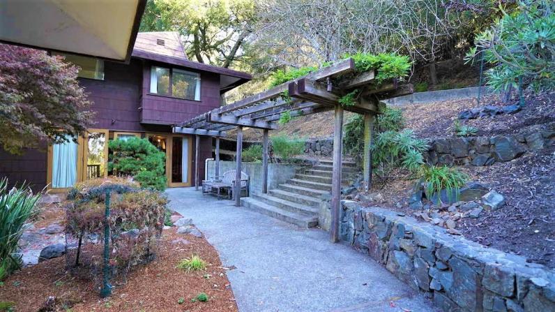 Primary Photo - 3BD, 2BA Claremont Stunner