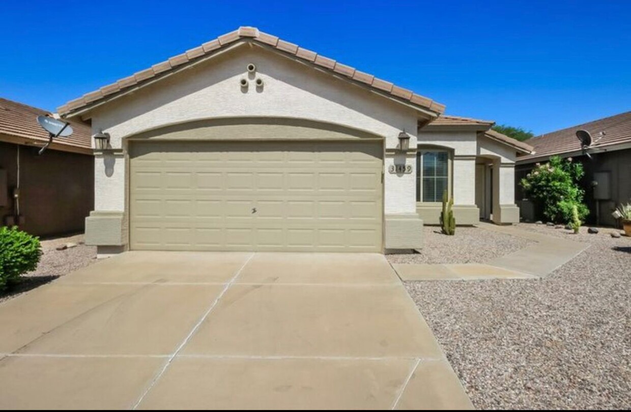 Primary Photo - 31459 N Claridge Cir