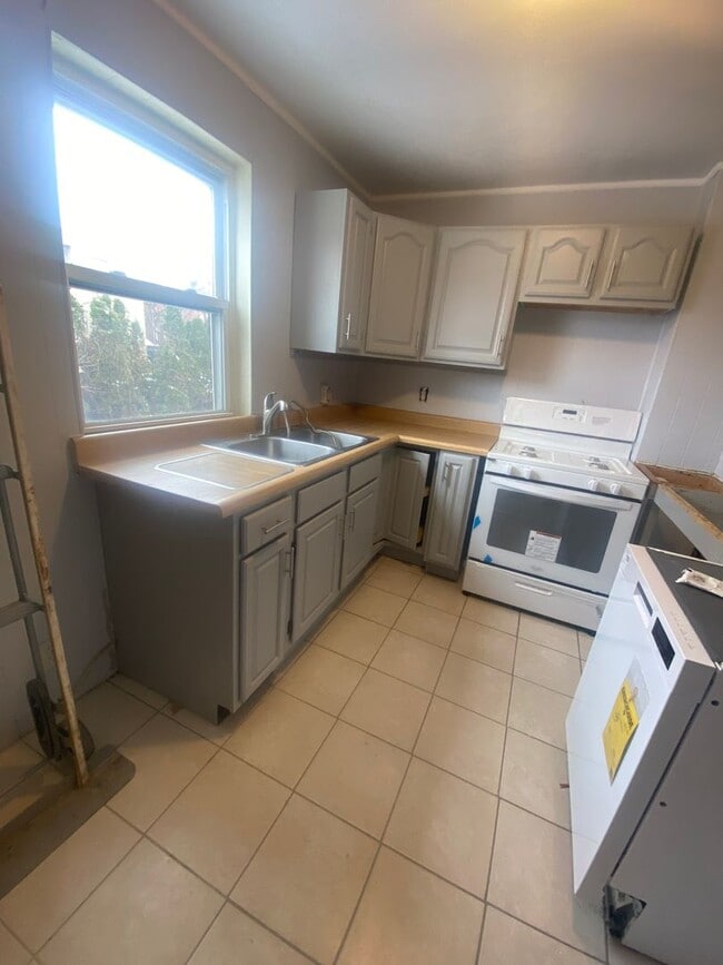 Photo - 3424 1/2 Ward St Apartment