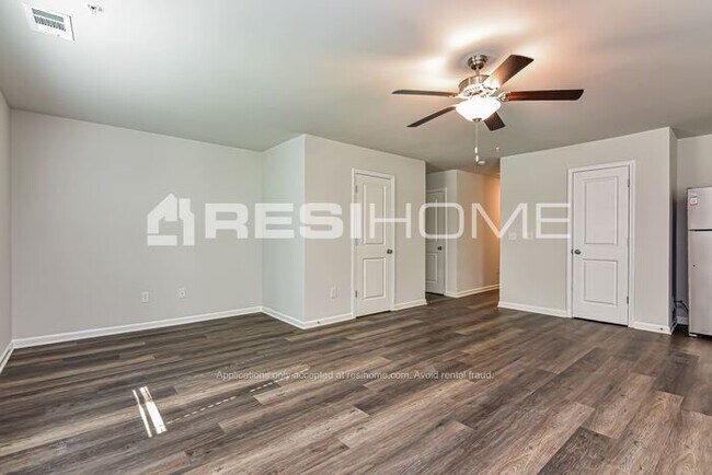 Building Photo - 137 Wellbrook Court