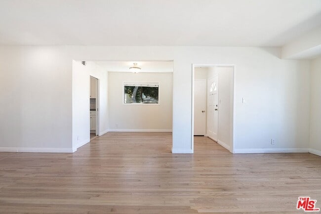 Foto del edificio - 6322 W 79th St