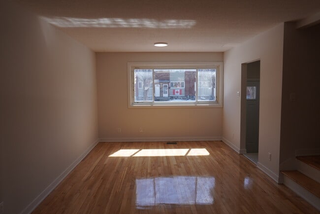 Building Photo - 381 Presland Rd