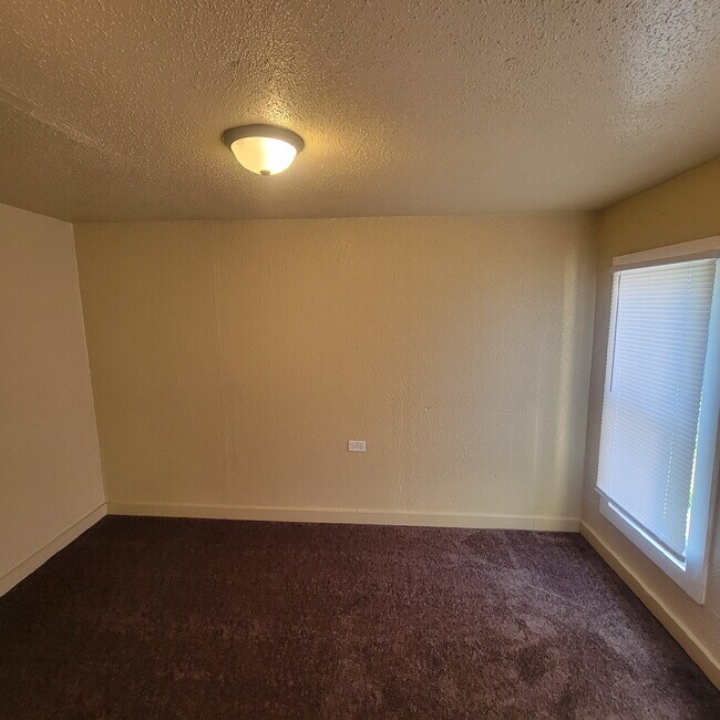 Foto del edificio - Near Westside 3BR House w/Garage!