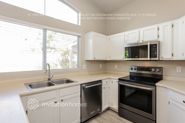 Building Photo - 1338 E Angela Dr